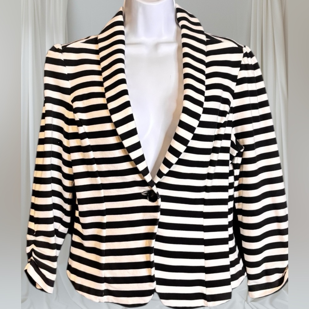 Girl’s Candie's Black and White Striped 3/4 sleeve Blazer XL